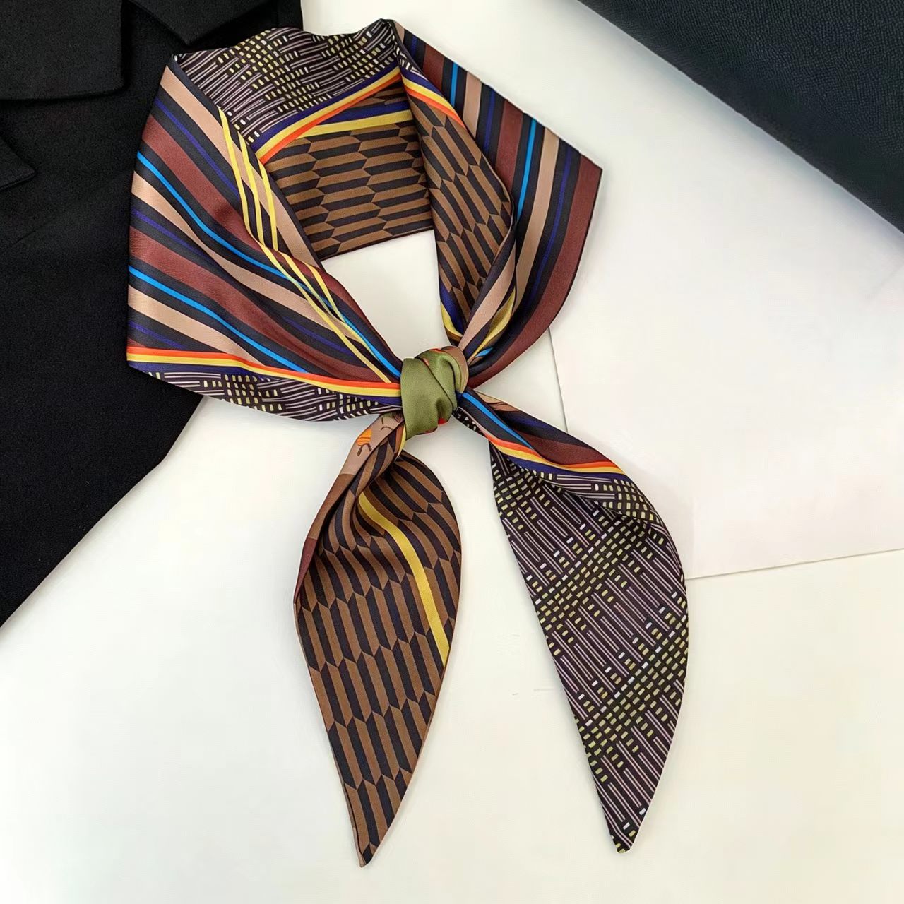 Luxe Print Lang Haarlint Bevel - Silk Neck Scarf recensie en prijs
