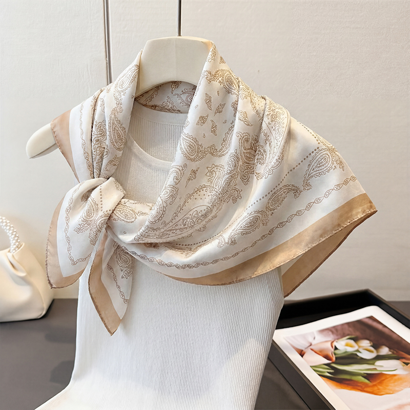 Vintage beige paisley print vi - Silk Neck Scarf recensie en prijs
