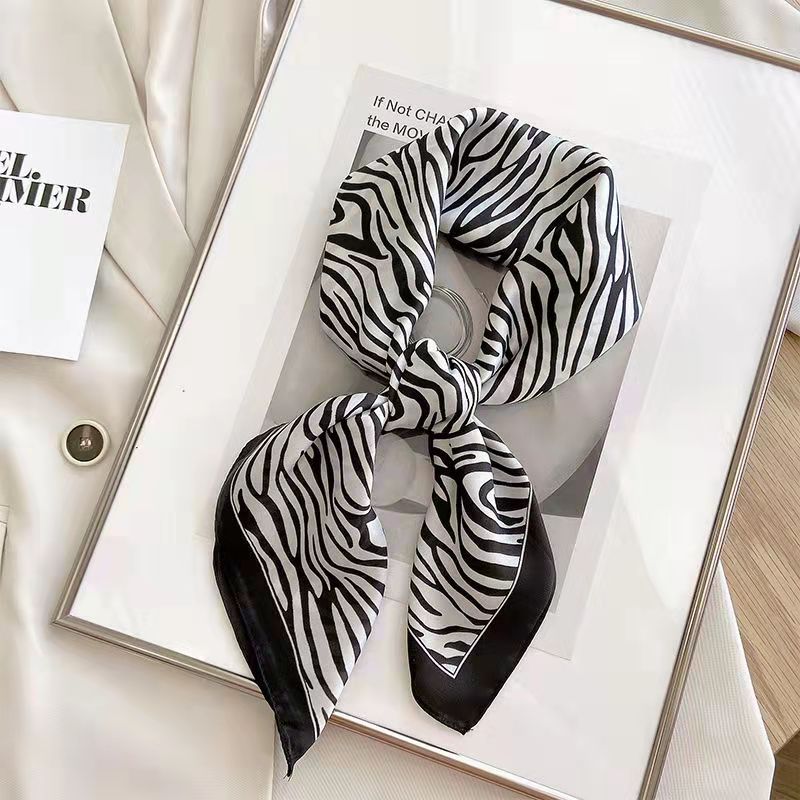 Nieuwe Mode Zebra Gedrukt Vier - Scarf Silk Square recensie en prijs